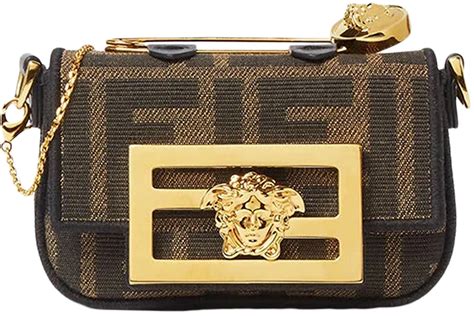 fendi nano baguette logo